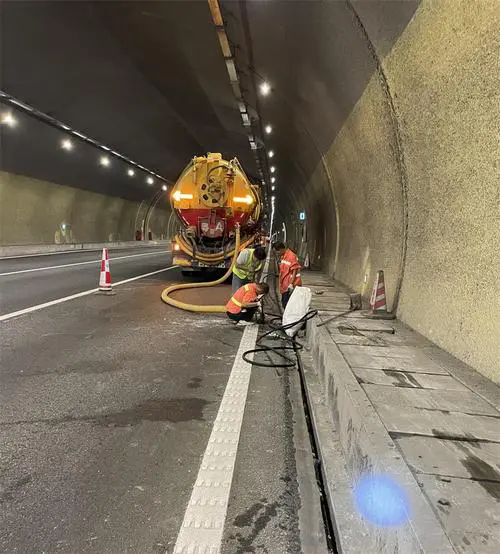 安阳隧道排水渠清淤